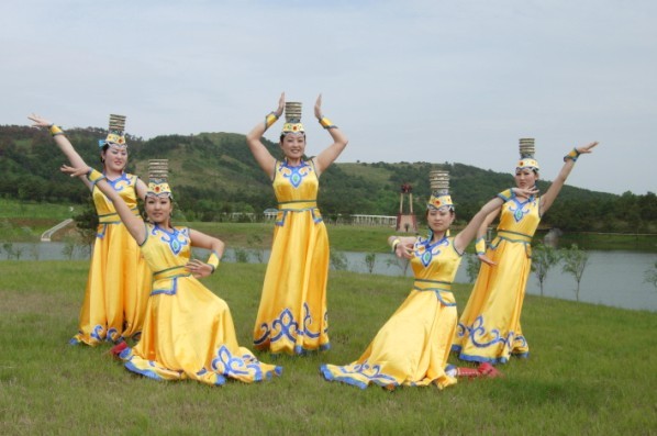 庄主旅游教师节武汉木兰草原体验异国风情