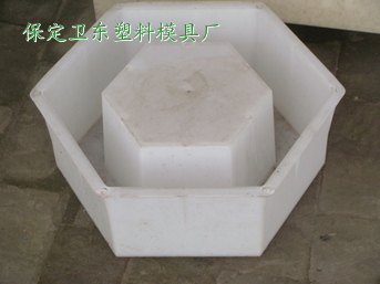 供應【小型機械】彩磚制磚機，水泥制磚機，小型路面機