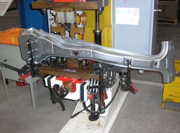 昆山客車頂蒙皮多點(diǎn)阻焊機(jī) 進(jìn)口焊機(jī)