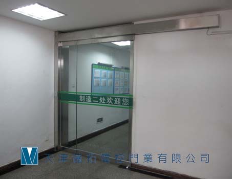 自動感應門天津邁拓生產不銹鋼自動門，批發不銹鋼門，自動平滑門工業提升門