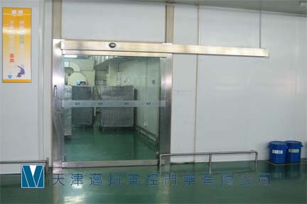 自動(dòng)感應(yīng)門(mén)天津邁拓制作優(yōu)質(zhì)宣傳欄，批發(fā)天津落地不銹鋼廣告欄工業(yè)提升門(mén)