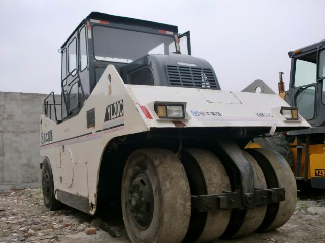 泉州膠輪2手壓路機(jī)價(jià)格,,,二手輪胎壓路機(jī)