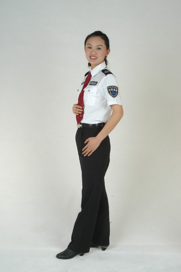 華翼服裝廠提供文化執(zhí)法服裝，標(biāo)志服，標(biāo)志徽，標(biāo)志帽。