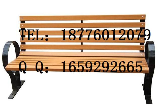 黑板涂層俯著力特強(qiáng),耐寫(xiě)性好,字跡清晰無(wú)鏡面反光,造型美觀