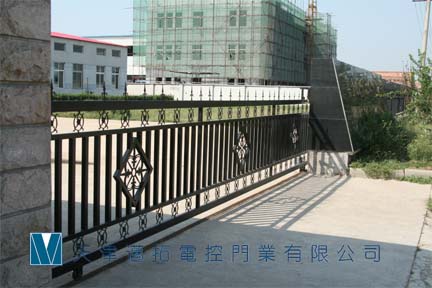 天津快速卷簾門Maxtor供應天津平移庭院電動門，供應工廠電動門工業提升門