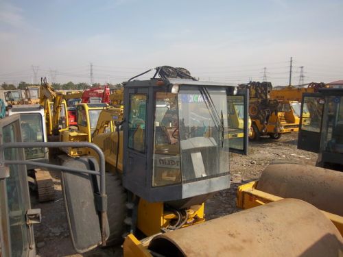 四川2手徐工壓路機(jī)《二手徐州22噸壓路機(jī)》別具一格