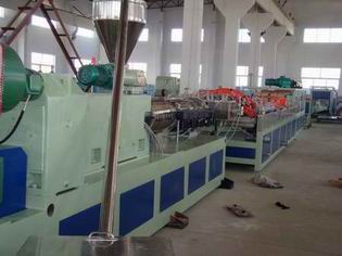 新型塑料建筑模板設(shè)備制造商是鑫彤晟塑機(jī)公司