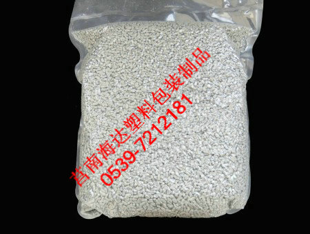 山東臨沂海達公司供應(yīng)2.5kg、5KG消泡母料專用真空袋/臨沂供應(yīng)防潮母料專用塑料真空袋/供應(yīng)七層共擠真空袋/特點：耐穿刺、韌性好塑料真空包裝袋