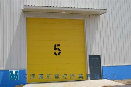 天津快速卷簾門邁拓電控供應(yīng)西青開發(fā)區(qū)工業(yè)滑升門，供應(yīng)提升門，供應(yīng)翻板門工業(yè)提升門