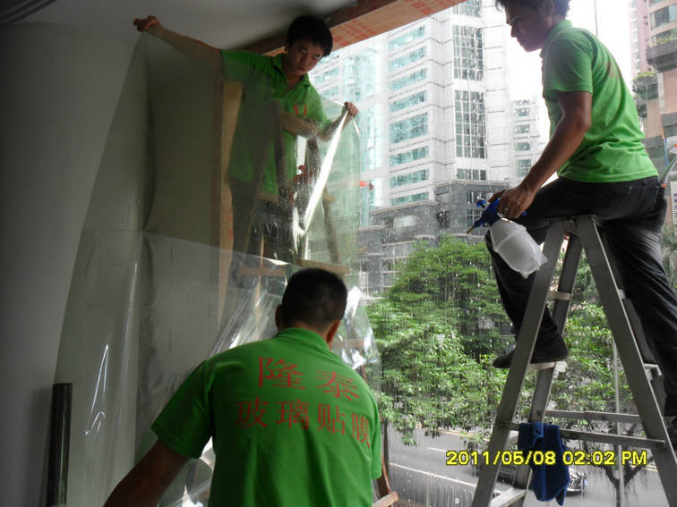 那有廣州天河建筑幕墻玻璃貼膜，專業(yè)施工，質(zhì)量有保證！隆泰玻璃貼膜