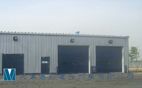 天津電動滑升門邁拓專業(yè)生產電動滑升門，工業(yè)電動門，工業(yè)堆積門天津快速卷簾門