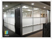 專業(yè)提供黑色木門 烤漆-辦公室隔斷 黑色框架 隔墻-辦公室隔斷