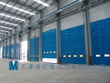 天津電動滑升門天津工廠提升門廠：北辰科技園生產電動提升門，工業滑升門天津快速卷簾門