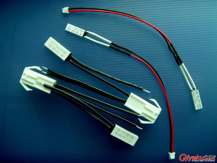 大電流特殊規(guī)格溫度開關(guān)、串聯(lián)電機(jī)熱保護(hù)器、非常規(guī)溫度保護(hù)器