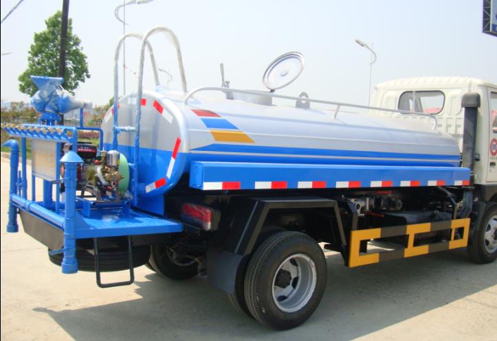 天錦灑水車  購車電話：13872865588