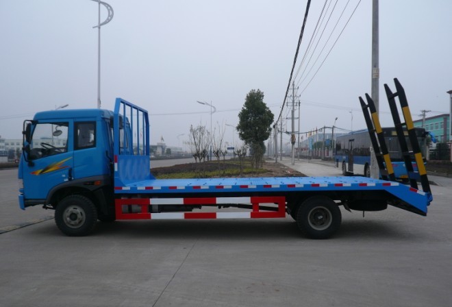 小型挖機拖車  購車熱線：13872865588