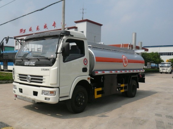5噸加油車 流動(dòng)加油車 購車電話：13872865588
