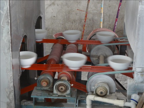 陶瓷碗類自動噴水吹塵擦腳線 