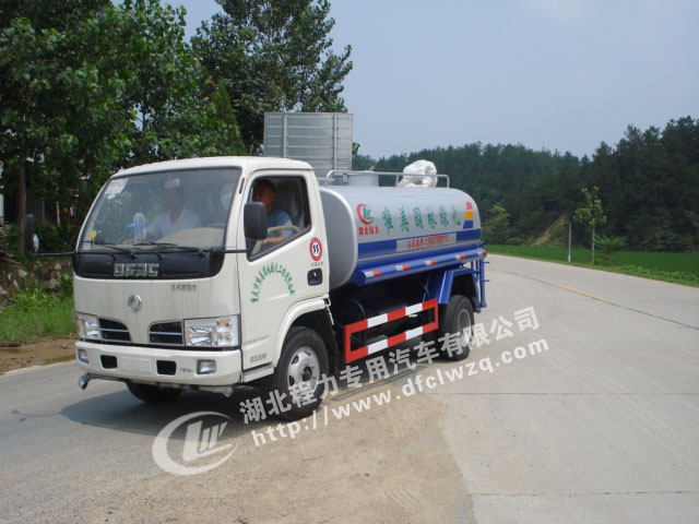 東風153平頭灑水車（裝水15噸）技術資料