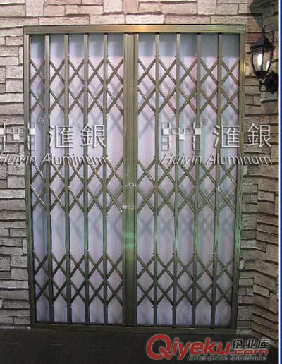 香檳金拉閘門