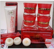 香港芮薇白里透紅四合一118元