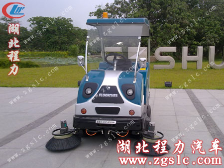 湖北程力電動掃路車www.zgslc.com