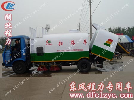 多利卡掃路灑水兩用車(chē)原始圖片2