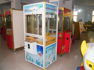 臺(tái)灣版抓煙機(jī)廠家，合肥抓煙機(jī)，抓煙機(jī)商機(jī)，抓娃娃機(jī)展廳