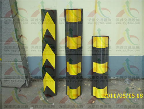 “深雅牌”停車場護(hù)墻角