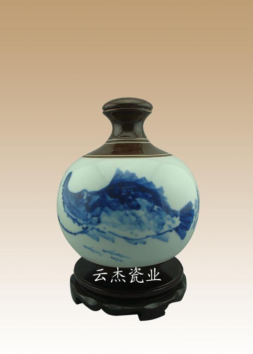 gd陶瓷酒瓶！景德鎮(zhèn)哪里生產(chǎn)陶瓷酒瓶廠家？哪家做陶瓷酒瓶好？
