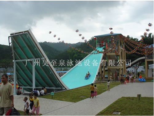 廣州U型浪擺滑梯供應