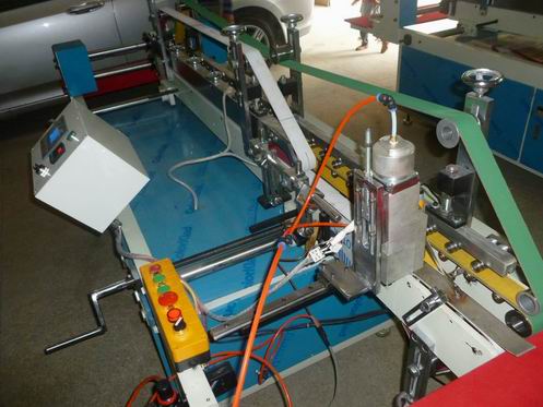 pvc-pet-pp多功能膠盒粘盒機(jī),pur熱溶膠盒機(jī)