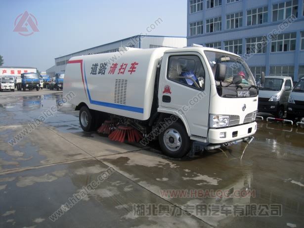 慶鈴五十鈴多功能掃路車,灑水式多功能掃地車,慶鈴清掃車