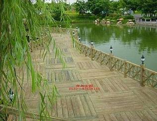 防腐木棧道