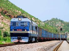 至 奇姆肯特 鐵路運輸