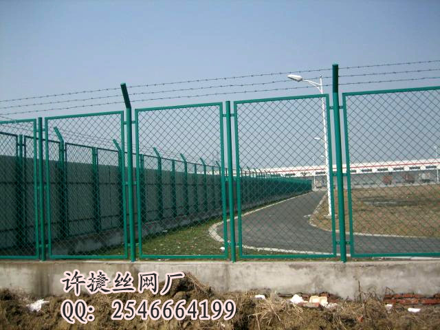 供應(yīng)安平縣許捷絲網(wǎng)廠公路護(hù)欄網(wǎng)